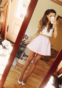 ariana-grande-girl-mirror-outfit-Favim.com-1977461